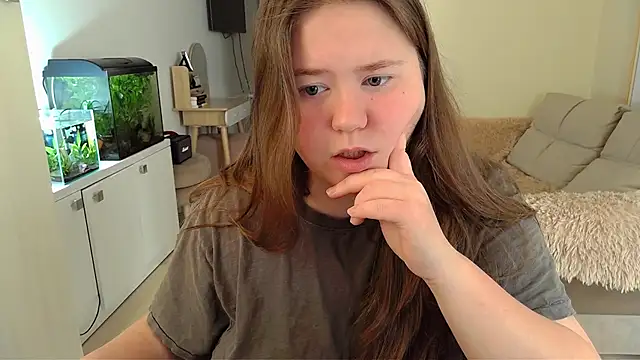 Snapshot of remirann_ chatting on March 5, 2025, 7:27 am remirann online show from March 5, 2025, 7:27 am