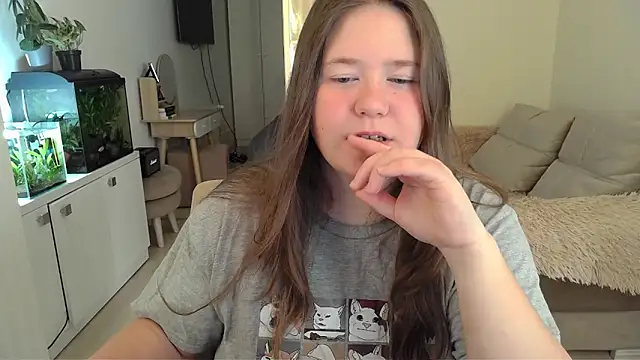 Snapshot of remirann_ chatting on March 18, 2025, 7:41 am remirann online show from March 18, 2025, 7:41 am