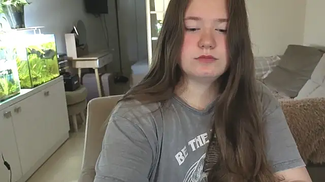 Snapshot of remirann_ chatting on November 2, 2025, 5:21 am remirann online show from November 2, 2025, 5:21 am