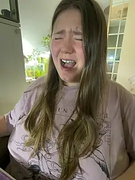 Snapshot of remirann_ chatting on November 5, 2025, 7:25 pm remirann online show from November 5, 2025, 7:25 pm