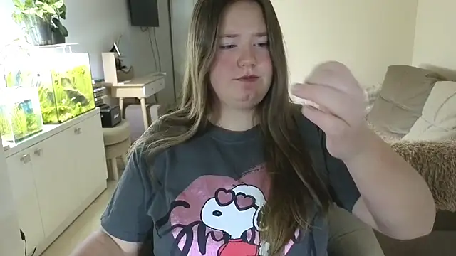 Snapshot of remirann_ chatting on November 18, 2025, 5:23 am remirann online show from November 18, 2025, 5:23 am