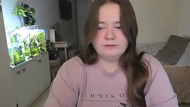 Snapshot of remirann_ chatting on November 27, 2025, 9:44 am remirann online show from November 27, 2025, 9:44 am