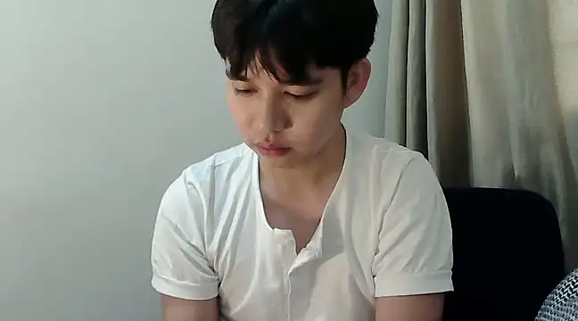 alfonsoasiancutie online show from December 24, 2024, 3:16 am