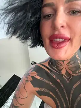 Snapshot of InkedBiitch chatting on October 14, 2025, 7:31 am InkedBiitch online show from October 14, 2025, 7:31 am