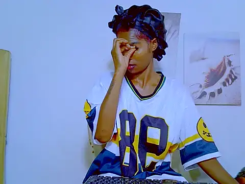 MissParis26 online show from February 21, 2025, 1:00 pm