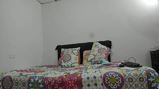 Andrewandzoe online show from February 8, 2025, 12:17 am