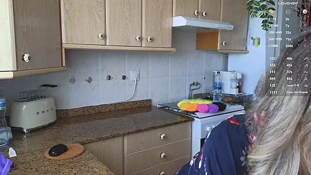 Snapshot of Lunamix chatting on February 4, 2025, 3:36 pm Lunamix online show from February 4, 2025, 3:36 pm