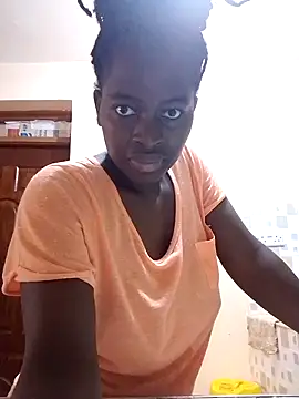 Snapshot of _cutemelania chatting on February 3, 2025, 12:14 pm cutemelania online show from February 3, 2025, 12:14 pm