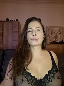 cristalines online show from October 16, 2025, 5:58 pm