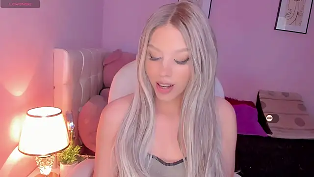 Snapshot of EvaEvangeline chatting on February 26, 2025, 4:35 pm EvaEvangeline online show from February 26, 2025, 4:35 pm