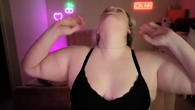 PiggyRose online show from November 4, 2025, 2:32 am