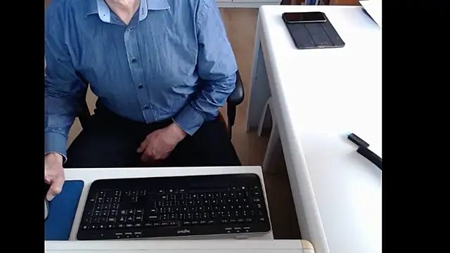 dutchpornking online show from November 21, 2025, 8:13 am