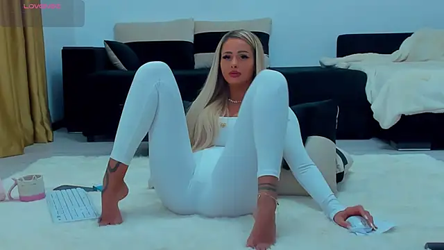 Snapshot of MelanieLexxx chatting on January 1, 2025, 1:27 pm MelanieLexxx online show from January 1, 2025, 1:27 pm