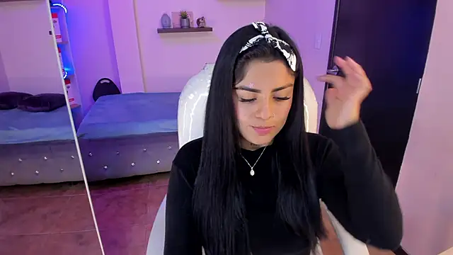Snapshot of Catalinaa_martinez chatting on December 18, 2024, 6:35 pm Catalinaa martinez online show from December 18, 2024, 6:35 pm