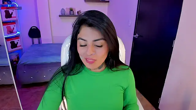 Snapshot of Catalinaa_martinez chatting on December 30, 2024, 12:00 am Catalinaa martinez online show from December 30, 2024, 12:00 am