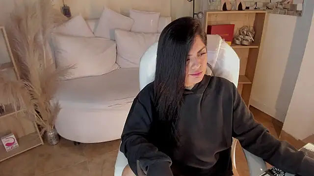 Snapshot of Catalinaa_martinez chatting on January 8, 2025, 5:27 am Catalinaa martinez online show from January 8, 2025, 5:27 am