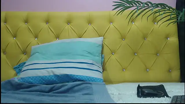 Snapshot of oso_dirty_ chatting on December 15, 2024, 5:42 pm oso dirty online show from December 15, 2024, 5:42 pm