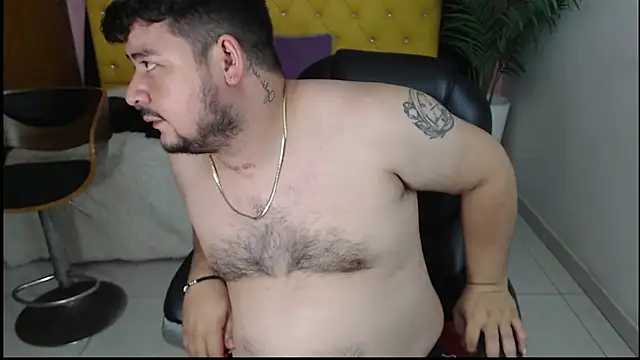 Snapshot of oso_dirty_ chatting on January 12, 2025, 5:33 pm oso dirty online show from January 12, 2025, 5:33 pm