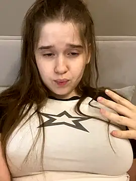 Snapshot of HornyGirlH chatting on November 16, 2025, 11:32 pm HornyGirlH online show from November 16, 2025, 11:32 pm