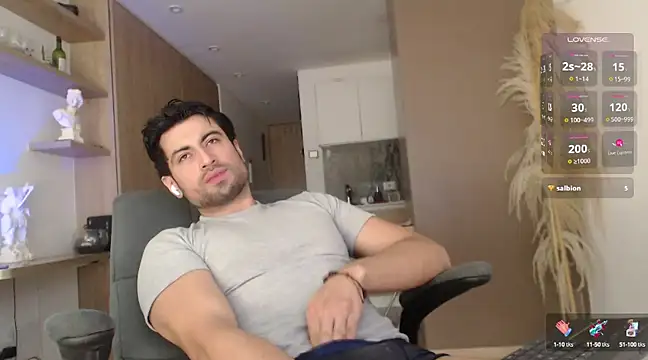 Snapshot of bradley_muscle chatting on March 13, 2025, 3:28 pm bradley muscle online show from March 13, 2025, 3:28 pm