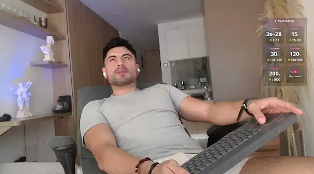 Snapshot of bradley_muscle chatting on March 20, 2025, 1:37 pm bradley muscle online show from March 20, 2025, 1:37 pm