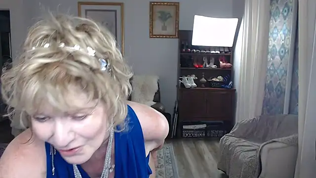 SindeeDix online show from September 18, 2025, 2:52 pm