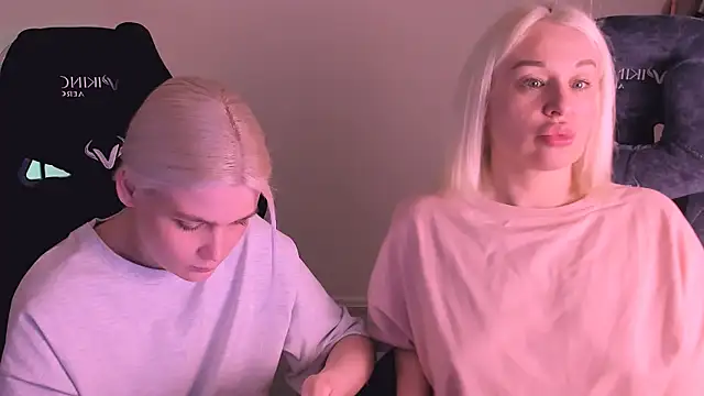 Snapshot of hotblonds chatting on January 27, 2025, 5:26 pm hotblonds online show from January 27, 2025, 5:26 pm
