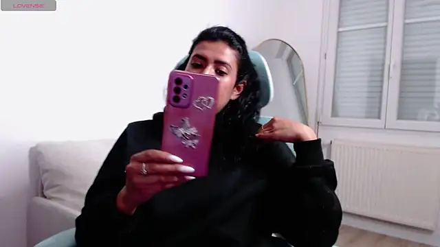 Snapshot of elettra_love chatting on December 20, 2024, 9:17 pm elettra love online show from December 20, 2024, 9:17 pm