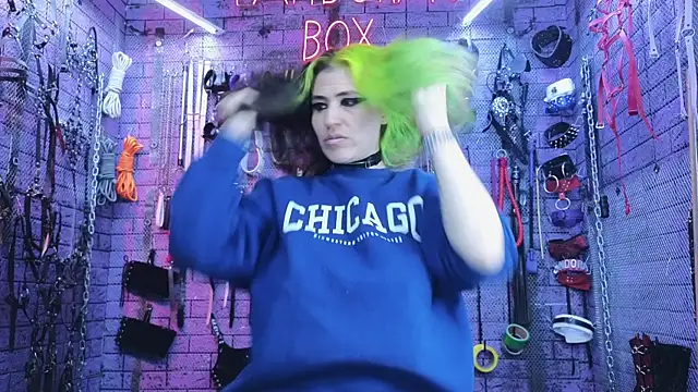 Snapshot of PANDORANEZZ chatting on February 15, 2025, 8:33 am PANDORANEZZ online show from February 15, 2025, 8:33 am