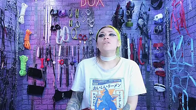 Snapshot of PANDORANEZZ chatting on February 20, 2025, 8:36 pm PANDORANEZZ online show from February 20, 2025, 8:36 pm