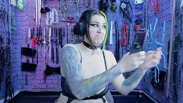 Snapshot of PANDORANEZZ chatting on March 8, 2025, 12:20 pm PANDORANEZZ online show from March 8, 2025, 12:20 pm