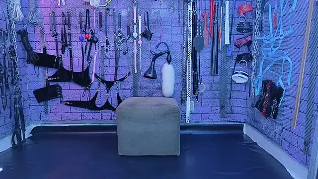 Snapshot of PANDORANEZZ chatting on October 11, 2025, 5:17 am PANDORANEZZ online show from October 11, 2025, 5:17 am