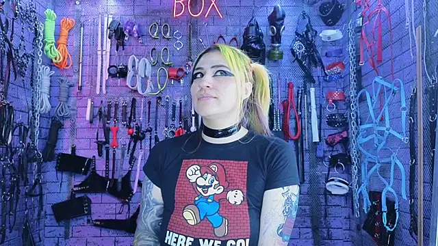 Snapshot of PANDORANEZZ chatting on October 19, 2025, 8:04 am PANDORANEZZ online show from October 19, 2025, 8:04 am