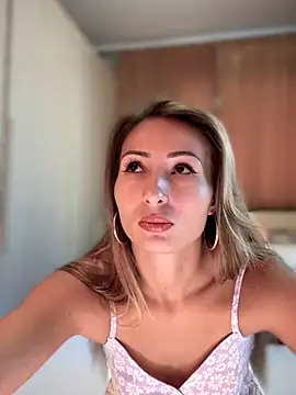 Snapshot of YOUR-KARINA chatting on November 28, 2025, 8:39 am YOUR-KARINA online show from November 28, 2025, 8:39 am