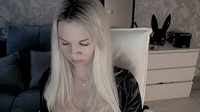 EvaRelusionJ online show from October 29, 2025, 2:25 am