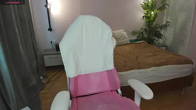 Lesya Flin online show from October 31, 2025, 9:21 am