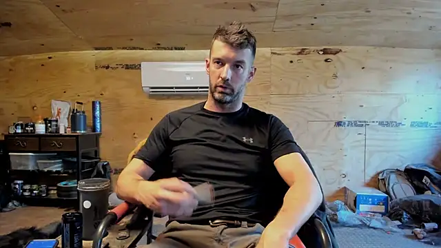 Snapshot of Kenny_Kyle chatting on February 25, 2025, 10:18 pm Kenny Kyle online show from February 25, 2025, 10:18 pm