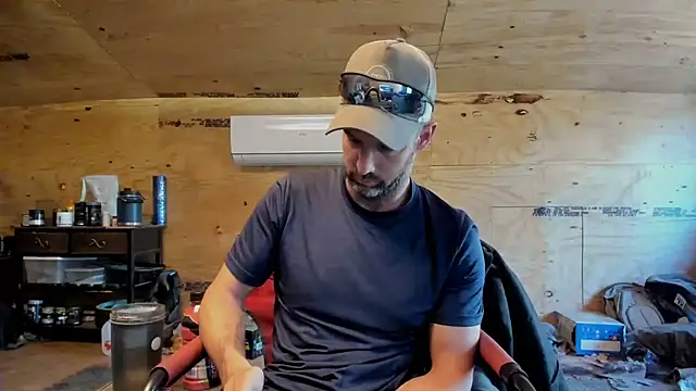 Snapshot of Kenny_Kyle chatting on February 27, 2025, 9:36 pm Kenny Kyle online show from February 27, 2025, 9:36 pm