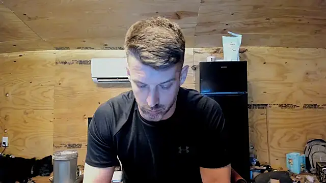 Snapshot of Kenny_Kyle chatting on October 19, 2025, 4:35 am Kenny Kyle online show from October 19, 2025, 4:35 am