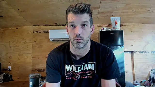 Snapshot of Kenny_Kyle chatting on November 18, 2025, 2:21 pm Kenny Kyle online show from November 18, 2025, 2:21 pm