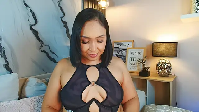 Snapshot of Madissononee chatting on February 4, 2025, 5:10 am Madissononee online show from February 4, 2025, 5:10 am