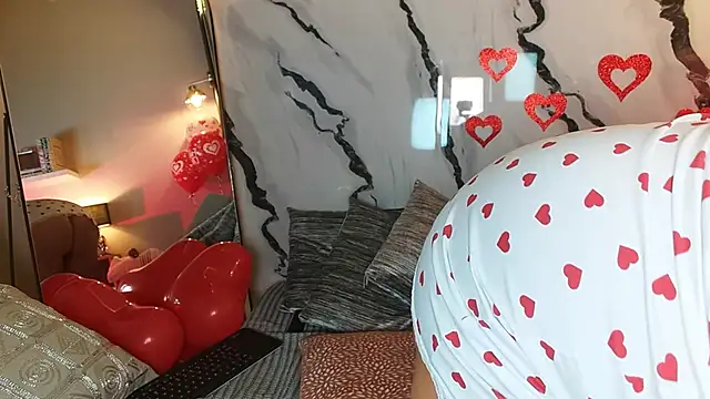 Snapshot of Madissononee chatting on February 15, 2025, 8:33 am Madissononee online show from February 15, 2025, 8:33 am