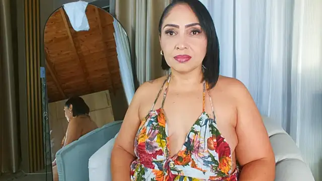 Snapshot of Madissononee chatting on September 27, 2025, 1:32 am Madissononee online show from September 27, 2025, 1:32 am