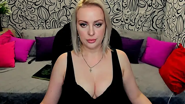 Hotdreamhere online show from December 11, 2024, 1:39 pm