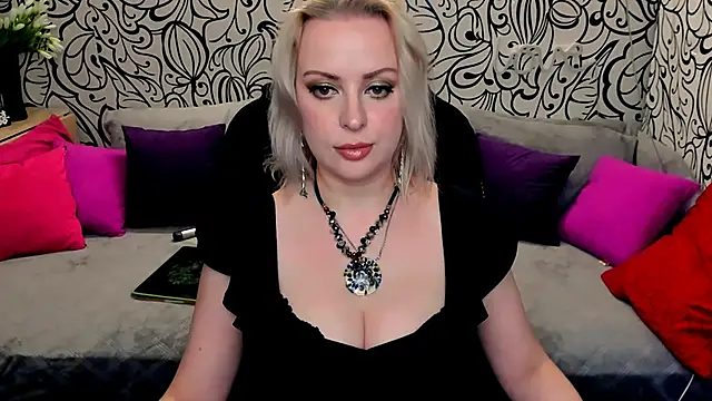 Hotdreamhere online show from December 27, 2024, 12:01 pm