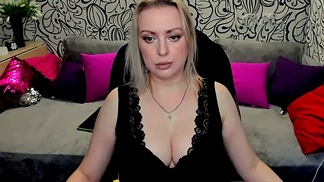 Hotdreamhere online show from February 1, 2025, 1:51 pm