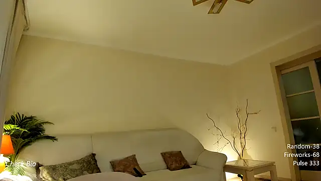 Snapshot of Butterfly-_ chatting on March 16, 2025, 8:00 pm Butterfly- online show from March 16, 2025, 8:00 pm