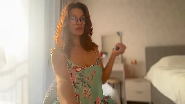 Snapshot of Butterfly-_ chatting on November 19, 2025, 4:23 am Butterfly- online show from November 19, 2025, 4:23 am