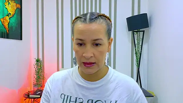 Britney taylor  online show from November 20, 2025, 6:29 pm