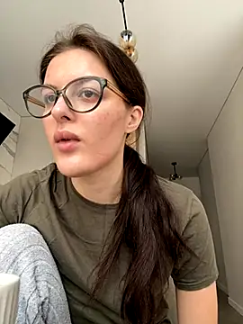 Snapshot of little_belucci chatting on October 7, 2025, 12:57 pm little belucci online show from October 7, 2025, 12:57 pm
